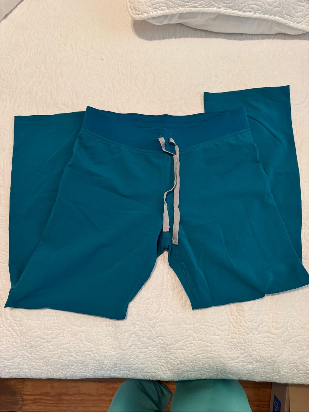 Figs Women's Livingston Pant. Size small petite. Pacific Blue